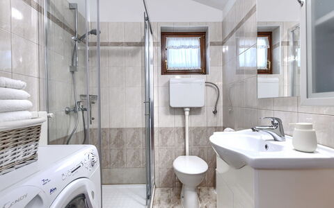 Tomazin: Interior Design, Armatur, Flooring, Fussboden, Sinken, Bad Sink, Badezimmer, Möbel, Zapfhahn, Zimmer