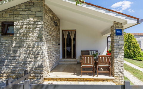 Tomazin: Wand, Die Architektur, Haus, Hütte, Zuhause, Tür, Veranda, Schatten, Backstein, Estate