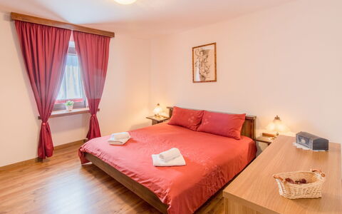 Danica: Möbel, Eigentum, Komfort, Holz, Orange, Fenster, Vorhang, Interior Design, Flooring, Fussboden
