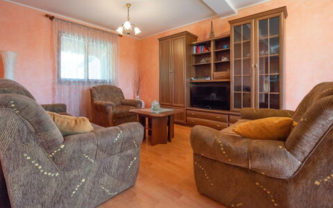 Medica: Braun, Couch, Eigentum, Komfort, Holz, Tabelle, Wohnzimmer, Interior Design, Beleuchtung, Fenster