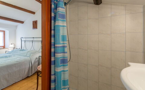 Villa Paula: Eigentum, Gebäude, Armatur, Badezimmer, Interior Design, Die Architektur, Dusche Stange, Fussboden, Cabinetry, Dusche