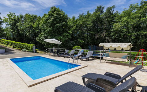 Liberat: Schwimmbad, Resort, Gartenmöbel, Freizeit, Eco Hotel, Regenschirm, Schatten, Sonnenliege, Ferienort, Freizeitzentrum
