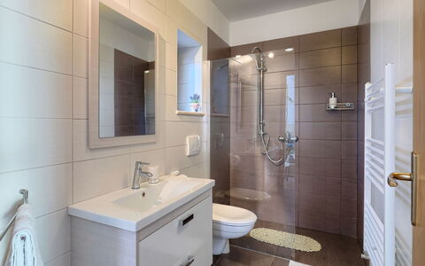 Paula: Spiegel, Zapfhahn, Badezimmerschrank, Armatur, Sinken, Bad Sink, Eigentum, Badezimmer, Lila, Azurblau