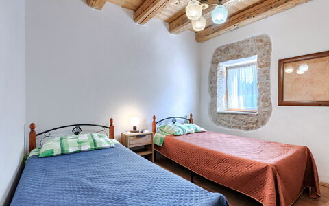 Paolici: Wand, Schlafzimmer, Decke, Interior Design, Bett, Bettdecke, Bedding, Zuhause, Fussboden, Bettrahmen