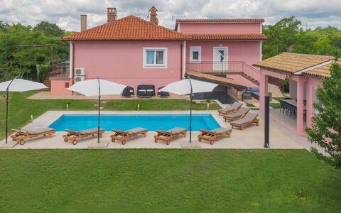 Dordana: Eigentum, Haus, Schwimmbad, Zuhause, Gras, Grundeigentum, Gebäude, Villa, Grundstueck, Estate