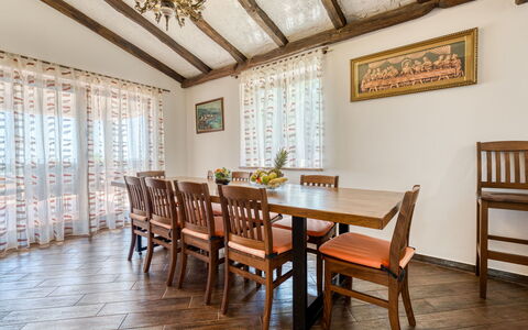 Villa Toni: Möbel, Interior Design, Flooring, Tabelle, Holz, Fussboden, Decke, Küche & Esszimmer Tisch, Esszimmer, Beleuchtung