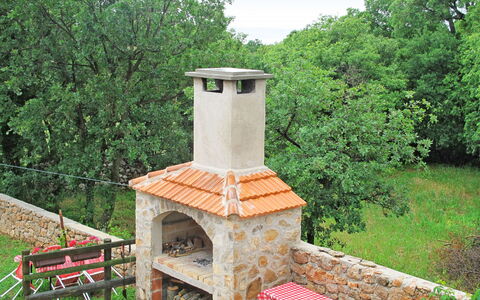 Marija: Pflanze, Himmel, Baum, Holz, Gas, Hütte, Landschaft, Kochen, Kamin, Gartenmöbel