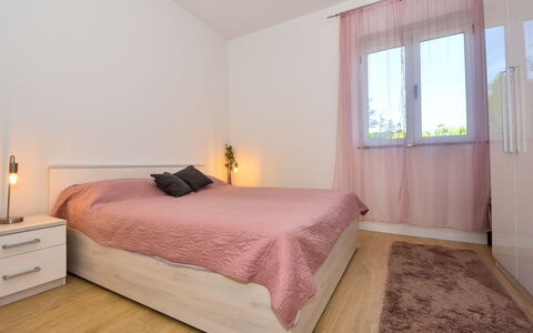 Ines: Möbel, Eigentum, Fenster, Komfort, Holz, Gebäude, Beleuchtung, Interior Design, Schatten
