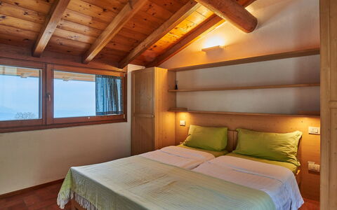 Braga 602: Eigentum, Möbel, Komfort, Holz, Bett, Gebäude, Fenster, Interior Design, Fussboden