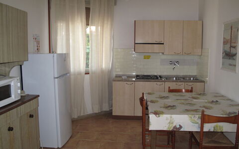 Villaggio Battiston: Cabinetry, Eigentum, Möbel, Countertop, Holz, Interior Design, Gebäude, Fussboden, Küchengerät, Haushaltsgerät