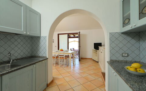 Ville San Pietro (Rei355): Eigentum, Zimmer, Gebäude, Fussboden, Fliese, Haus, Gelb, Möbel, Interior Design, Die Architektur