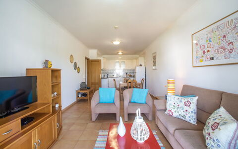 Rota Do Sol: Möbel, Eigentum, Tabelle, Gebäude, Cabinetry, Interior Design, Haus, Flooring, Holz, Fussboden