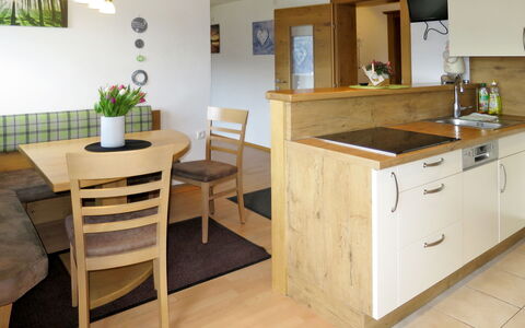 Radstadt 606: Möbel, Zimmer, Eigentum, Küche, Cabinetry, Countertop, Interior Design, Gebäude, Fussboden, Haus