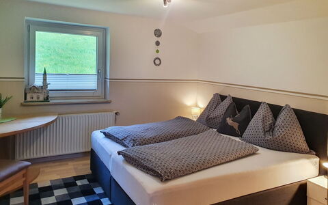 Radstadt 606: Schlafzimmer, Möbel, Bett, Zimmer, Eigentum, Interior Design, Bettrahmen, Matratze, Fussboden, Decke