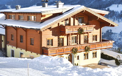 Bruck 655: Schnee, Gebäude, Fenster, Eigentum, Berg, Haus, Steigung, Baum, Hütte, Landschaft