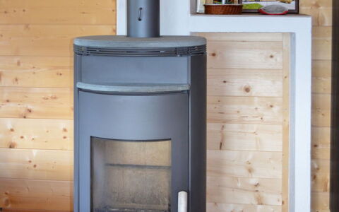 Waltl: Gebäude, Holz, Cabinetry, Holzofen, Herd, Feuerstelle, Flooring, Holzbeize, Gas, Hartholz