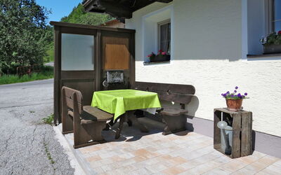 Kaprun 663: Eigentum, Haus, Möbel, Gebäude, Zimmer, Grundeigentum, Terrasse, Zuhause, Die Architektur, Hinterhof
