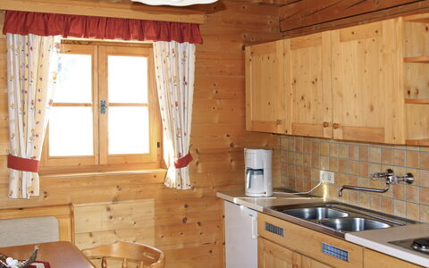 Sturmbachhütte: Zimmer, Eigentum, Cabinetry, Countertop, Möbel, Küche, Gebäude, Interior Design, Haus, Decke