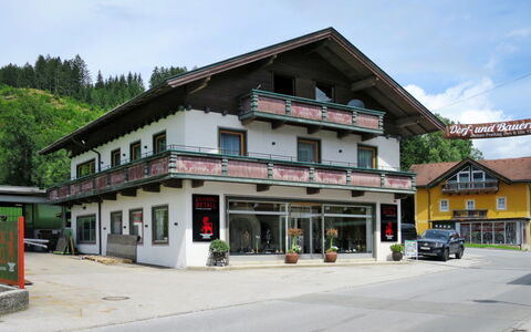 Apart Bergart: Himmel, Gebäude, Fenster, Wolke, Pflanze, Rad, Haus, Baum, Nachbarschaft, Auto