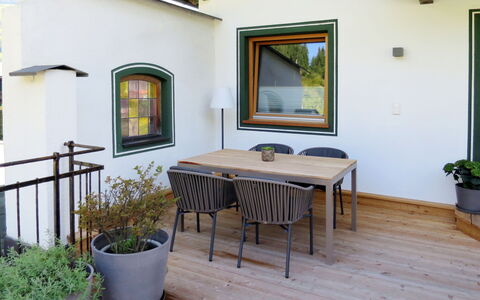 Apart Bergart: Eigentum, Zimmer, Gebäude, Haus, Möbel, Grundeigentum, Interior Design, Fussboden, Tabelle, Zuhause