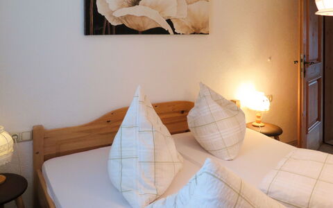 Kaltenbach 626: Zimmer, Schlafzimmer, Möbel, Bett, Eigentum, Suite, Bedding, Kissen, Interior Design, Textil