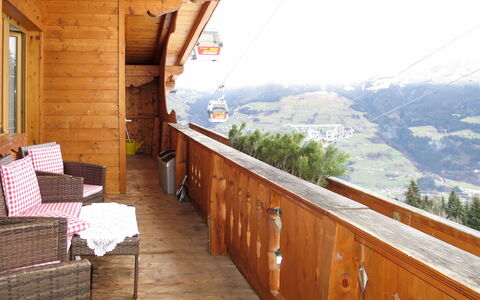 Kaltenbach 627: Eigentum, Zimmer, Gebäude, Haus, Holz, Grundeigentum, Zuhause, Balkon, Fussboden, Hütte