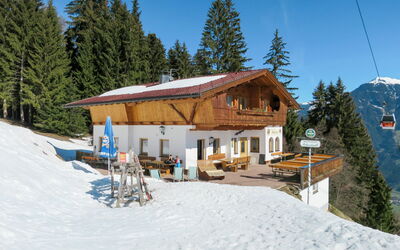 Kaltenbach 627: Himmel, Schnee, Eigentum, Baum, Berg, Fenster, Steigung, Haus, Gebäude, Pflanze