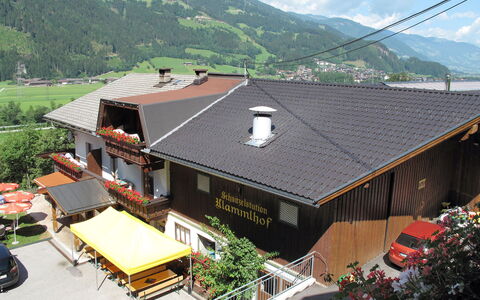Zell am Ziller 615: Gebäude, Berg, Pflanze, Wolke, Fenster, Himmel, Haus, Holz, Steigung, Hütte
