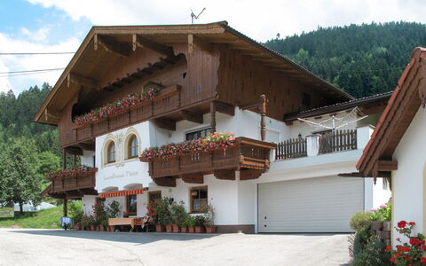 Landhaus Heim: Eigentum, Haus, Gebäude, Dach, Zuhause, Grundeigentum, Die Architektur, Hütte, Fassade, Holz
