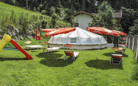 Landhaus Heim: Gras, Zelt, Camping, Bergstation, Baum, Freizeit, Ländliches Gebiet, Grundstueck, Hinterhof, Landschaft