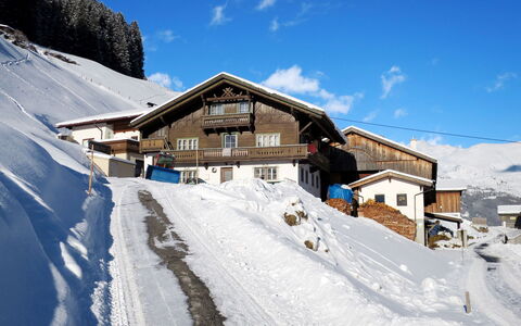 Oberkofl: Himmel, Wolke, Schnee, Gebäude, Berg, Fenster, Haus, Steigung, Hütte, Terrain