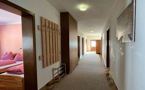 Wildschönau 650: Eigentum, Gebäude, Holz, Komfort, Tür, Interior Design, Halle, Die Architektur, Flooring, Fussboden