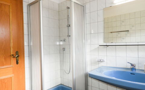 Spiss-Samnaun 602: Eigentum, Armatur, Sinken, Zapfhahn, Tür, Badezimmer, Lila, Interior Design, Gebäude