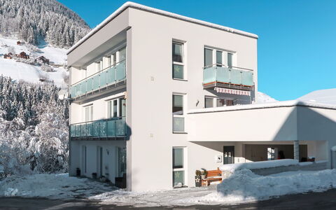 Tschiderer: Himmel, Gebäude, Schnee, Fenster, Urban Design, Haus, Wohngebiet, Grundeigentum, Steigung, Fassade