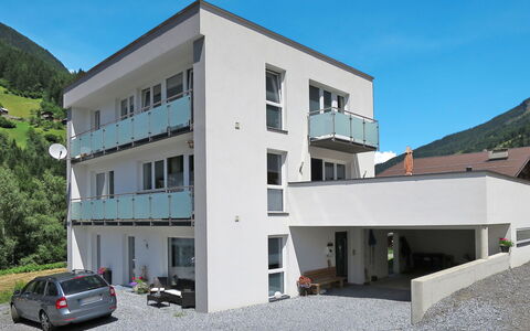 Tschiderer: Himmel, Gebäude, Eigentum, Fenster, Auto, Rad, Die Architektur, Urban Design, Fahrzeug, Eigentumswohnung
