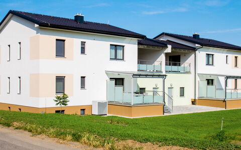 Donnerskirchen 605: Eigentum, Haus, Wohngebiet, Zuhause, Gebäude, Grundeigentum, Nachbarschaft, Wohnung, Die Architektur, Fassade