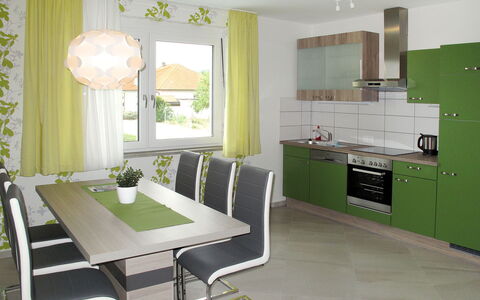 Donnerskirchen 605: Grün, Zimmer, Möbel, Interior Design, Eigentum, Fussboden, Gebäude, Küche, Tabelle, Wand