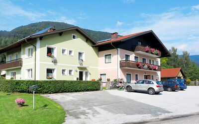 Treffen 612: Himmel, Wolke, Gebäude, Eigentum, Pflanze, Auto, Fenster, Rad, Fahrzeug, Haus