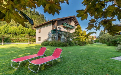 Feldkirchen in Kärnten 607: Pflanze, Eigentum, Himmel, Gebäude, Natur, Natürliche Landschaft, Gartenmöbel, Baum, Schatten, Haus