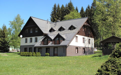 Harrachovka: Haus, Zuhause, Eigentum, Hütte, Bauernhaus, Gebäude, Grundeigentum, Dach, Ländliches Gebiet, Grundstueck