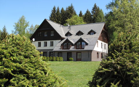 Harrachovka: Haus, Eigentum, Zuhause, Hütte, Baum, Bauernhaus, Grundeigentum, Gebäude, Estate, Grundstueck
