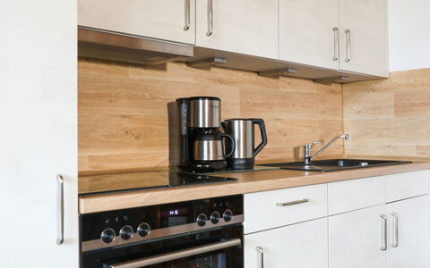 Wingst 640: Cabinetry, Eigentum, Countertop, Spüle, Herd, Zapfhahn, Holz, Küchengerät, Küche, Cooktop