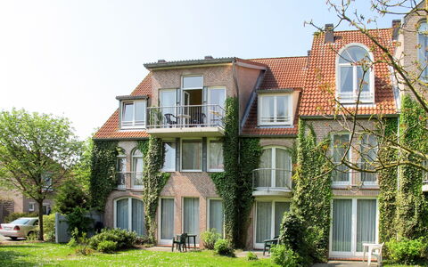 Tossens 622: Pflanze, Himmel, Gebäude, Fenster, Grün, Baum, Haus, Vegetation, Grundstueck, Gras