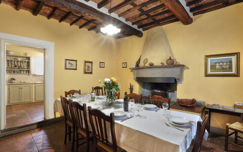 Casa Rosa: Zimmer, Eigentum, Gebäude, Esszimmer, Decke, Restaurant, Interior Design, Möbel, Grundeigentum, Tabelle