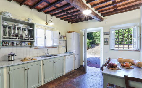 Casa Rosa: Eigentum, Zimmer, Gebäude, Küche, Decke, Countertop, Haus, Interior Design, Möbel, Grundeigentum
