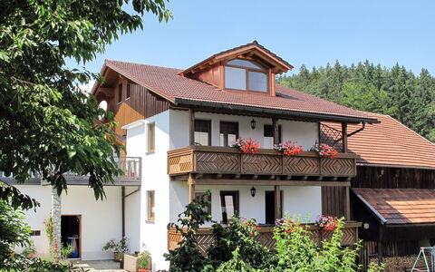 Kühbeck: Pflanze, Himmel, Gebäude, Fenster, Haus, Baum, Grundstueck, Vegetation, Wohngebiet