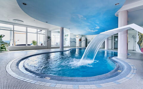 Heckenrose mit Badewelt und Sauna Inkl.: Schwimmbad, Resort, Wohnung, Hotel, Freizeit, Ferienort, Geländer, Boutique Hotel, Villa, Balkon