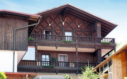 Drexler: Gebäude, Himmel, Pflanze, Fenster, Eigentum, Haus, Holz, Die Architektur, Grundstueck