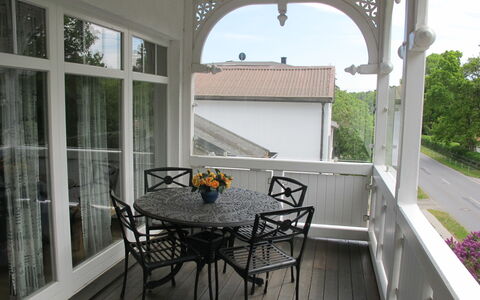 Juliusruh 627: Eigentum, Veranda, Gebäude, Balkon, Zimmer, Grundeigentum, Haus, Schatten, Möbel, Die Architektur