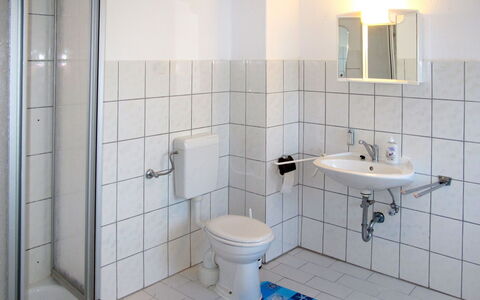 Verchen 607: Badezimmer, Eigentum, Fliese, Zimmer, Wand, Die Architektur, Toilette, Bad Zubehör, Armatur, Fussboden